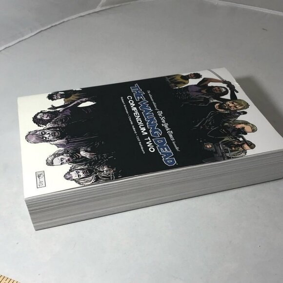 First Printing The Walking Dead Compendium Two Unread Book Pretty Good condition - Picture 3 of 16